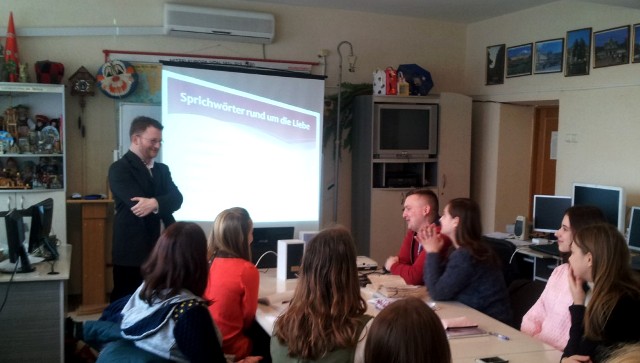 Студенти четвертого курсу трактують німецькі прислів'я про любов